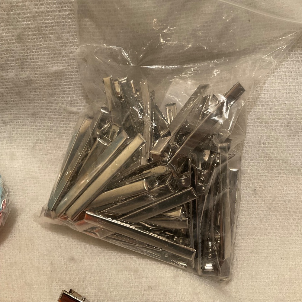 Hair Accessories Lot Cloth Clips / Silvertone Metal Styling Clips NEW - Picture 14 of 16
